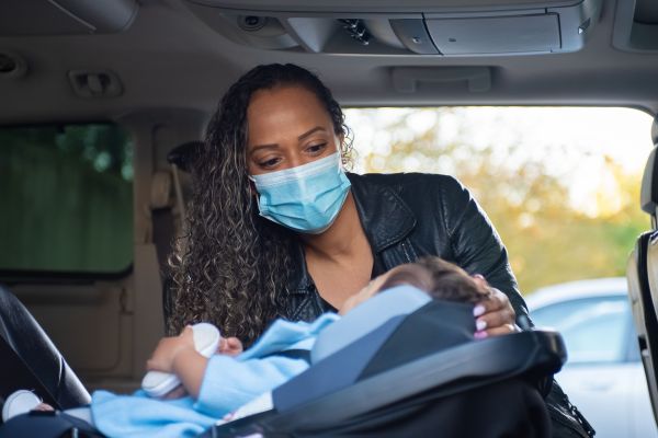 Welche Sicherheitsvorkehrungen sind bei Fahrten mit Kindern im Auto wichtig?